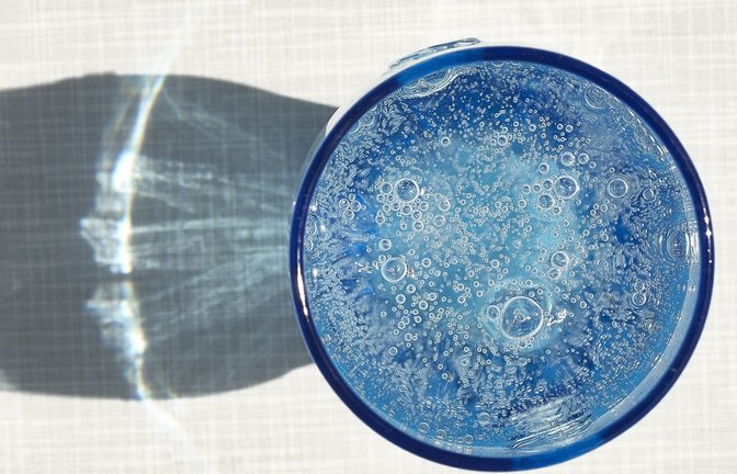 Mineralwasser enthält oft Quellkohlensäure und nicht solche aus der Düngemittelherstellung. Den Mangel spüren Hersteller trotzdem.   <span class='image-autor'>Foto: Pixabay</span>