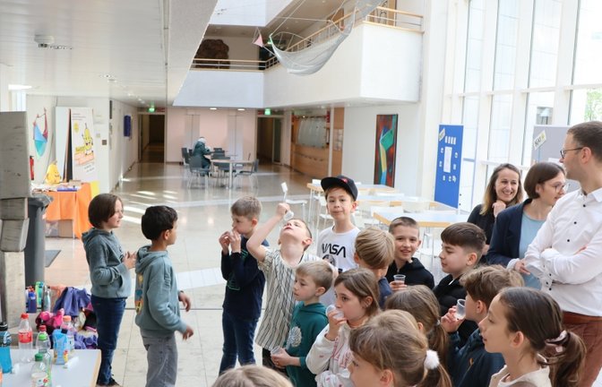 Kinder im Landratsamt.  <span class='image-autor'>Foto: LE/Hörstmann</span>