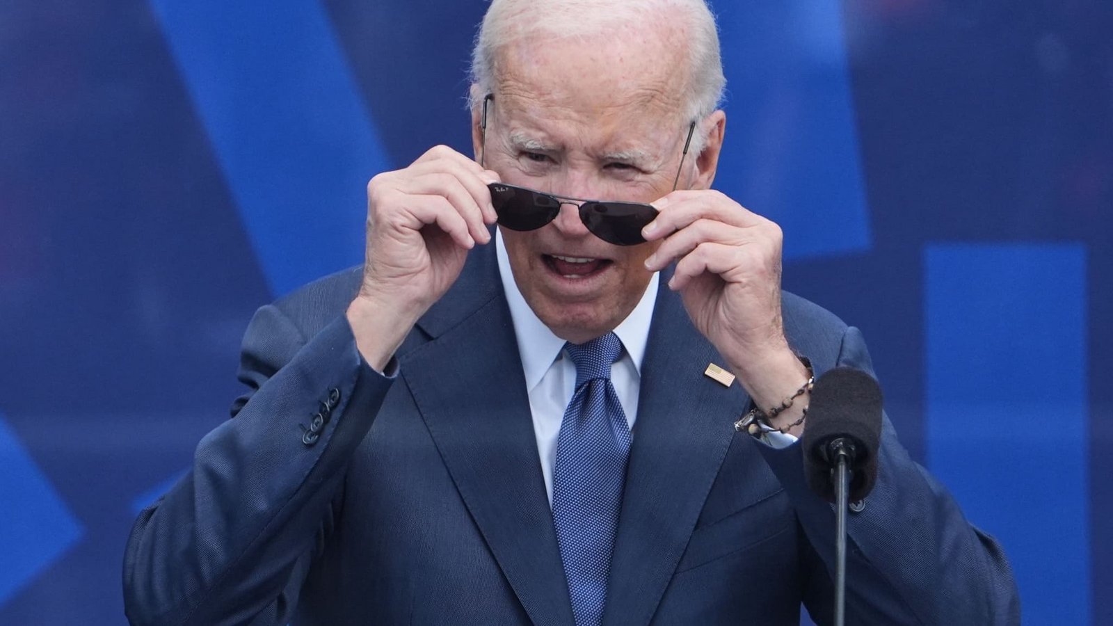 Der ehemalige US-Präsident Joe Biden blickt während der Einweihungsfeier für das Obama Presidential Center in die Menge. (zu dpa: «Sohn berichtet: Krebs bei Joe Biden hat sich ausgebreitet»)Jeff Roberson/AP/dpa Der ehemalige US-Präsident Joe Biden blickt während der Einweihungsfeier für das Obama Presidential Center in die Menge. (zu dpa: «Sohn berichtet: Krebs bei Joe Biden hat sich ausgebreitet»)Jeff Roberson/AP/dpa