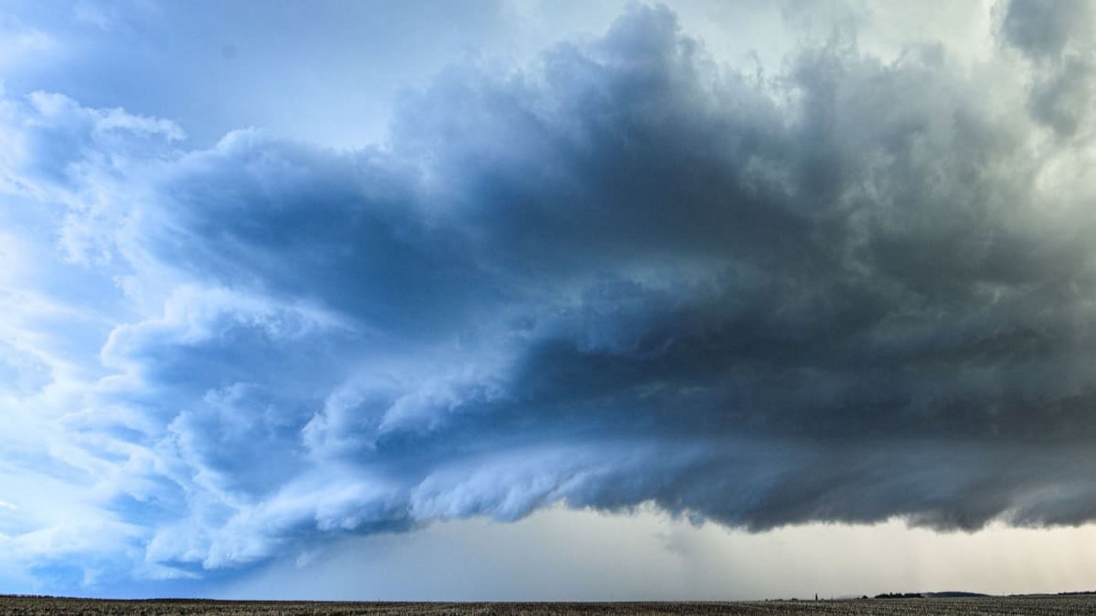 Gewitterwolken über Deutschland (Archivbild).Alexander Wolf/onw-images/dpa Gewitterwolken über Deutschland (Archivbild).Alexander Wolf/onw-images/dpa