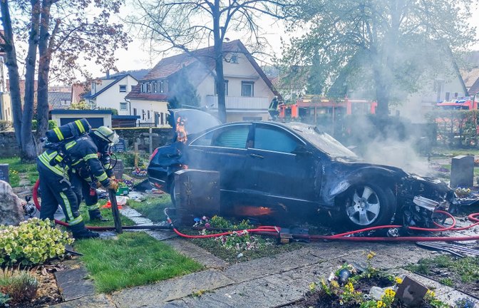 Einsatz auf dem Friedhof in Gerlingen. Foto: KS-Images.de/Andreas Rometsch
