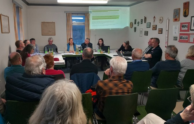 Diskussion in der Ortschaftsratssitzung in Spielberg.  <span class='image-autor'>Foto: Glemser</span>