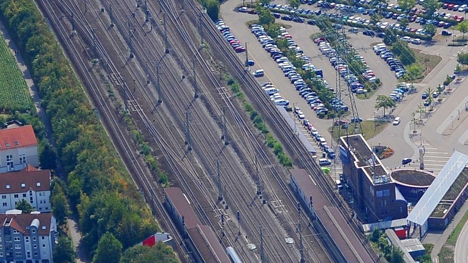 Auf diesen Flächen wird ein energieautarkes Wohnquartier entstehen.  Foto: Archiv