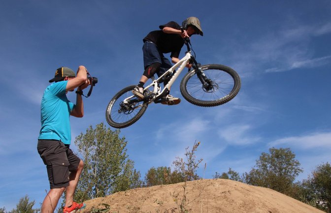 Atemberaubende Sprünge begeistern die Zuschauer beim Vaihinger Dirtpark-Fest. <span class='image-autor'>Foto: Arning</span>