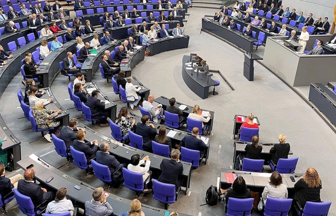 Die Linke fordert eine Sondersitzung des Bundestags (Symbolfoto)<span class='image-autor'>Foto: IMAGO/dts Nachrichtenagentur/IMAGO/dts Nachrichtenagentur</span>