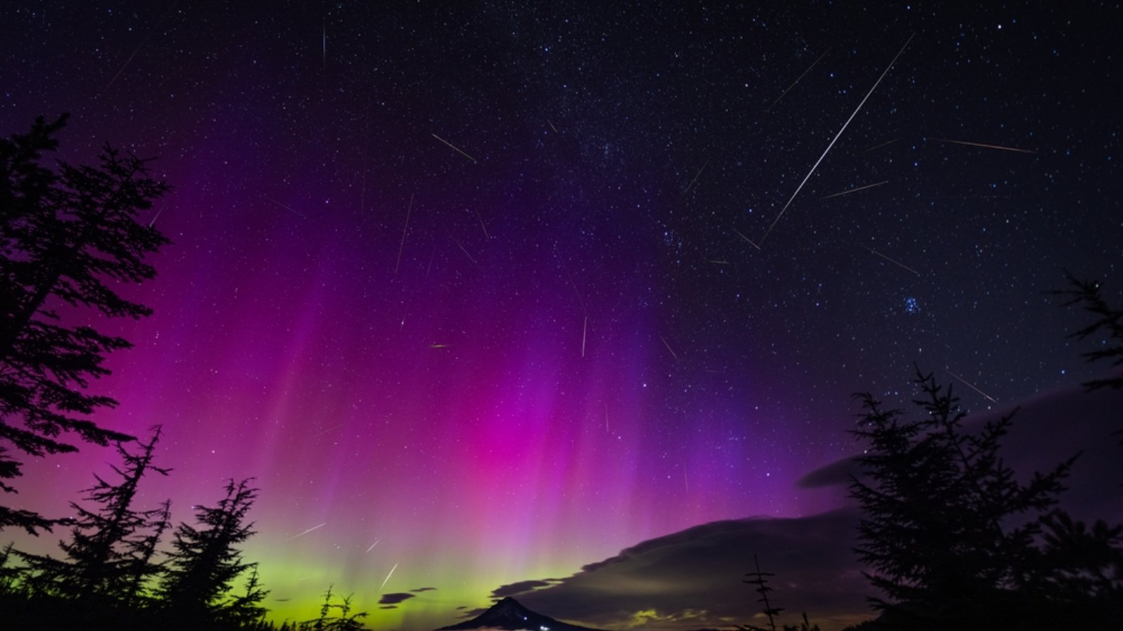 Polarlichter in Deutschland: Kann man heute Nacht wieder Nordlichter sehen? (Symbolbild)Foto: Arboursabroad.com / Shutterstock.com Polarlichter in Deutschland: Kann man heute Nacht wieder Nordlichter sehen? (Symbolbild)Foto: Arboursabroad.com / Shutterstock.com