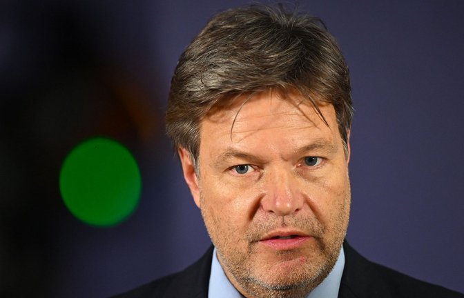 Vizekanzler Habeck hat eine Strategie vorgestellt, wie industrielle Sektoren klimaneutraler werden können.<span class='image-autor'>Foto: dpa/Soeren Stache</span>