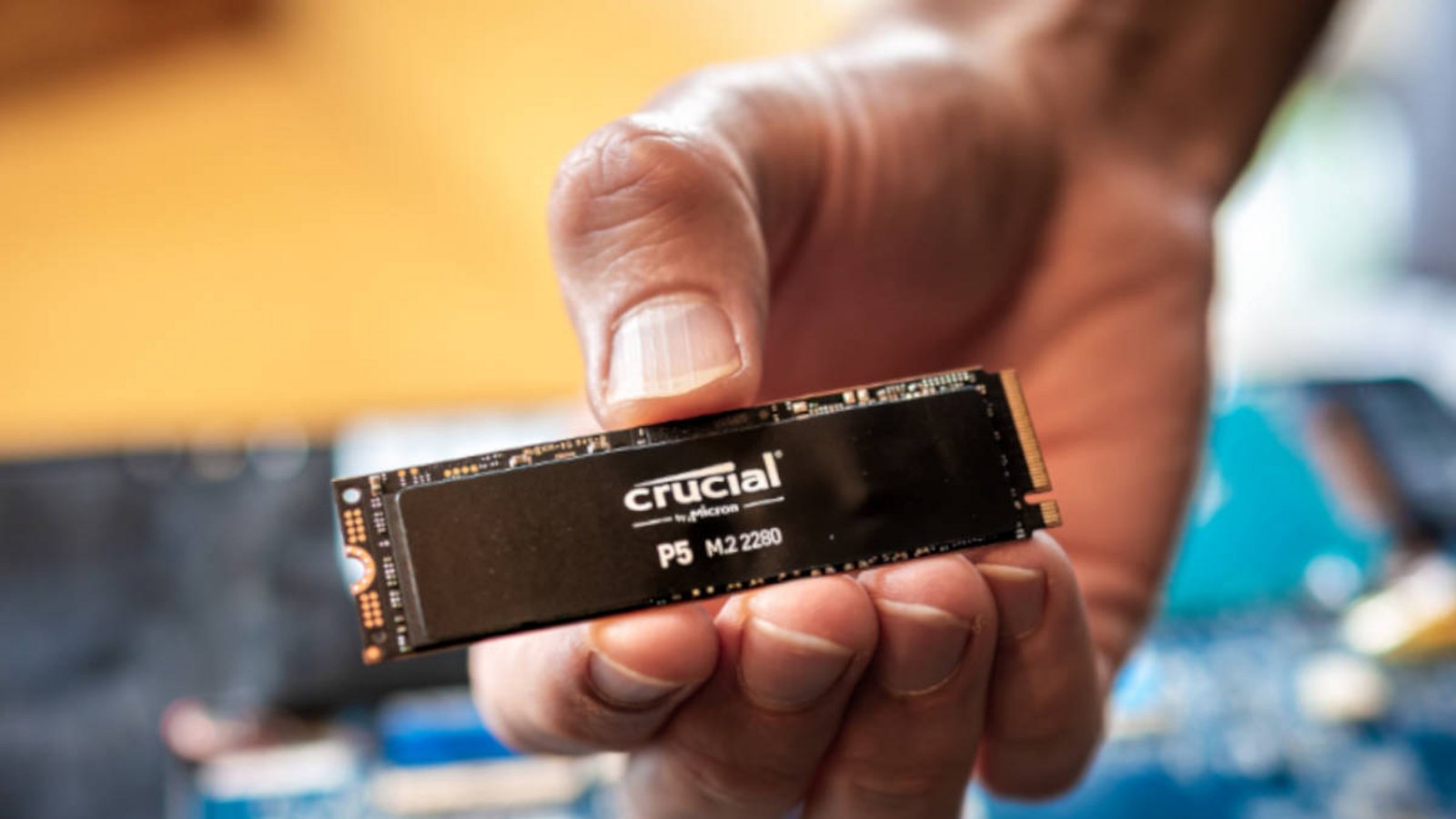Micron stellt den Verkauf von Crucial-Produkten ein und konzentriert sich auf wachstumsstarke Segmente wie KI und Rechenzentren. Was das für Verbraucher bedeutet, erfahren Sie hier.Foto: Kristi Blokhin / Shutterstock.com