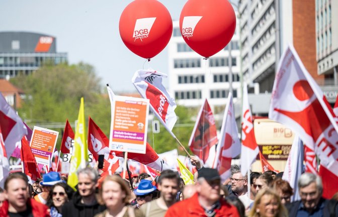 2023: Am Tag der Arbeit findet eine Demonstration des Deutschen Gewerkschaftsbundes (DGB) unter dem Motto "Ungebrochen solidarisch" statt.<span class='image-autor'>Foto: Hannes P Albert/dpa</span>
