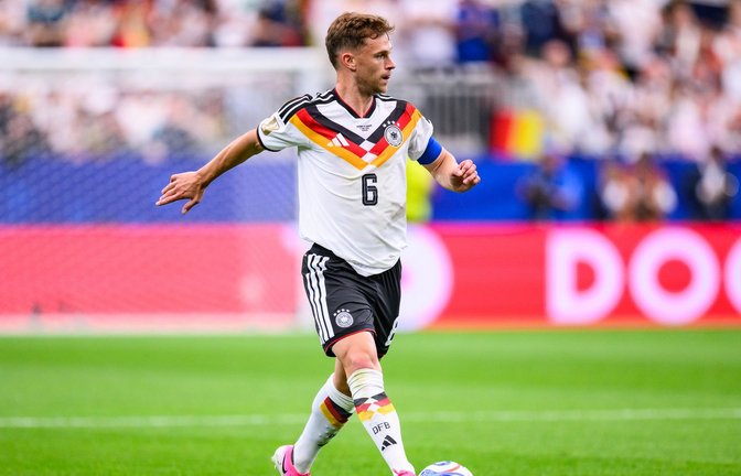 Wie seine Kollegen trägt der DFB-Kapitän pink - das neueste Modell seines Ausrüsters.<span class='image-autor'>Foto: Tom Weller/dpa</span>