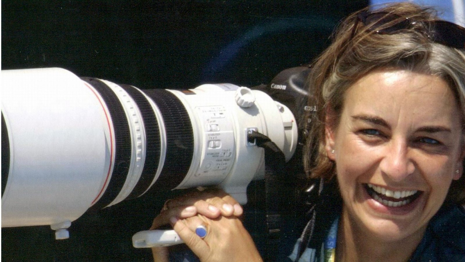 Die Fotojournalistin Anja Niedringhaus (1965-2014) bei den Olympischen Spielen 2004 in Athen.Foto: SWR/Jerry Lampen