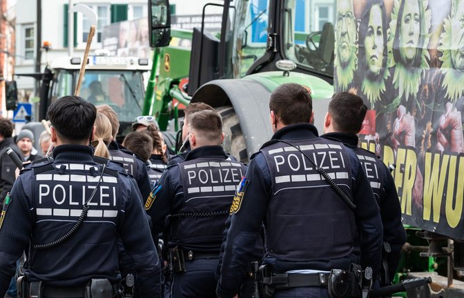 Beim Politischen Aschermittwoch der Grünen in Biberach hat die Polizei viel Arbeit gehabt.<span class='image-autor'>Foto: dpa/Silas Stein</span>