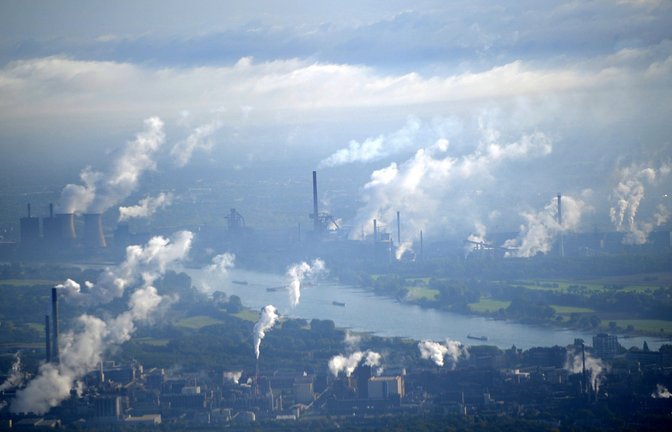 Stößt ein Unternehmen viel CO2 aus, muss es dafür Geld bezahlen.<span class='image-autor'>Foto: dpa/Jonas Güttler</span>