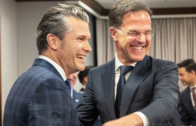 Schwieriger Gesprächspartner: Nato-Generalsekretär Marc Rutte (rechts) mi US-Verteidigungsminister Pete Hegseth.<span class='image-autor'>Foto: Kevin Wolf/AP/dpa</span>