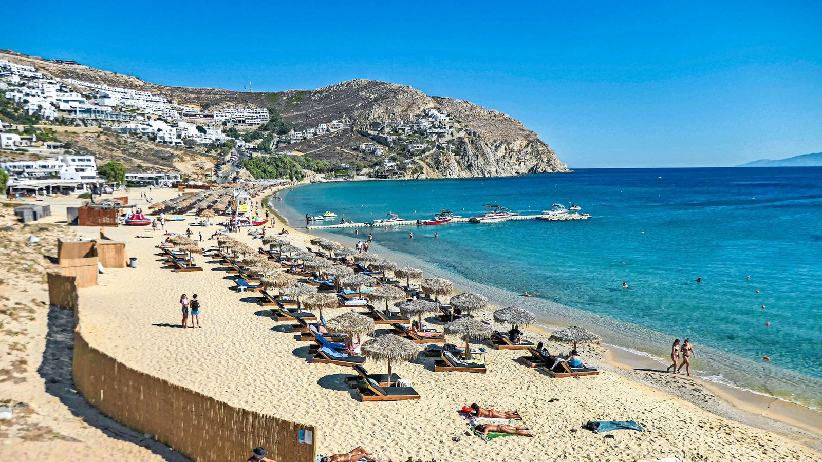 Zurück zur Natur: Elia-Strand auf der Insel MykonosFoto: imago
/Nicolas Economou Zurück zur Natur: Elia-Strand auf der Insel MykonosFoto: imago
/Nicolas Economou