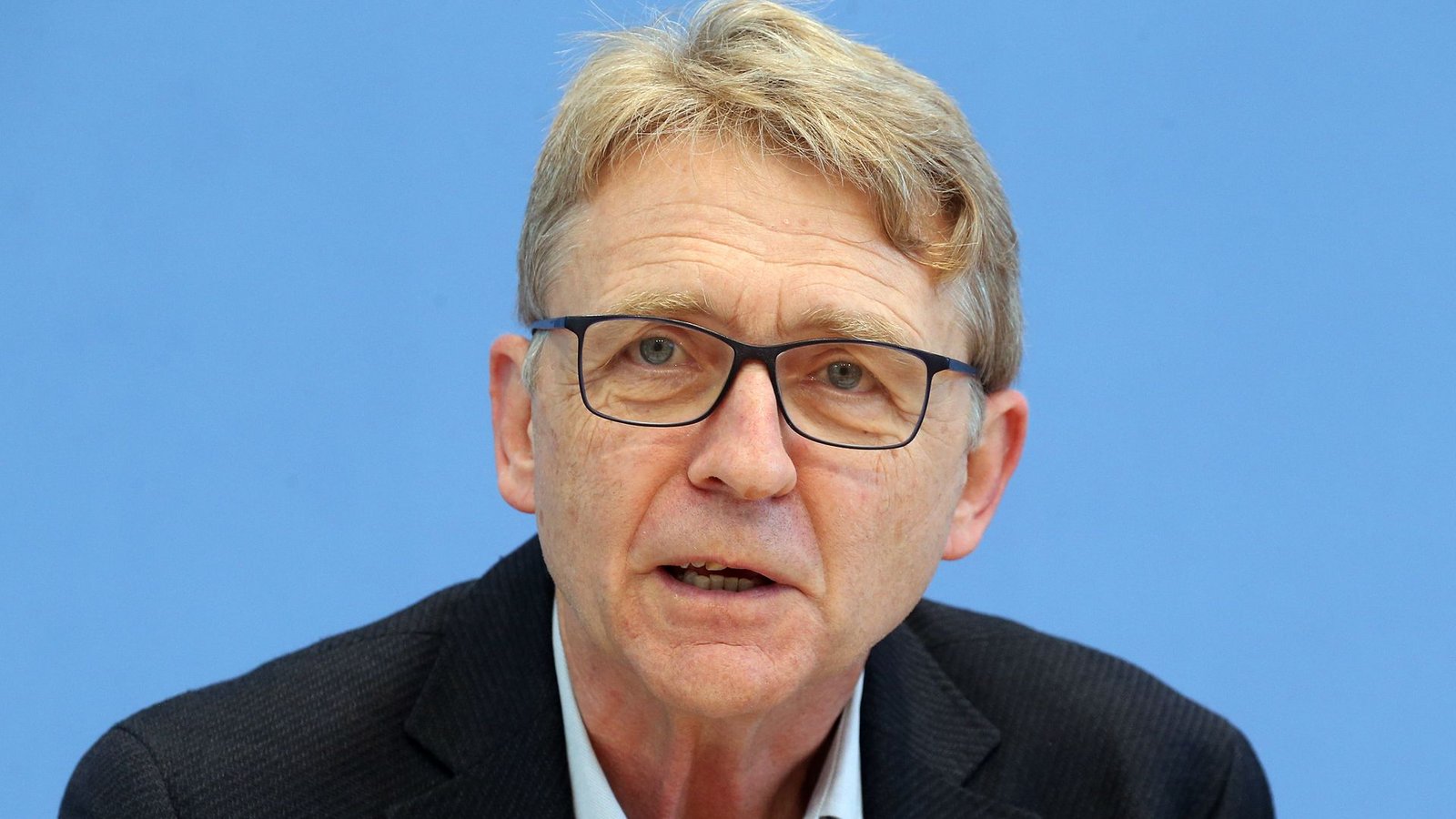 Helmut Frister betont, dass digitale Angebote eine wichtige Rolle bei der Erfüllung der Kommunikations- und Informationsbedürfnisse von Kindern und Jugendlichen spielen. (Archivbild)Foto: Wolfgang Kumm/dpa Helmut Frister betont, dass digitale Angebote eine wichtige Rolle bei der Erfüllung der Kommunikations- und Informationsbedürfnisse von Kindern und Jugendlichen spielen. (Archivbild)Foto: Wolfgang Kumm/dpa