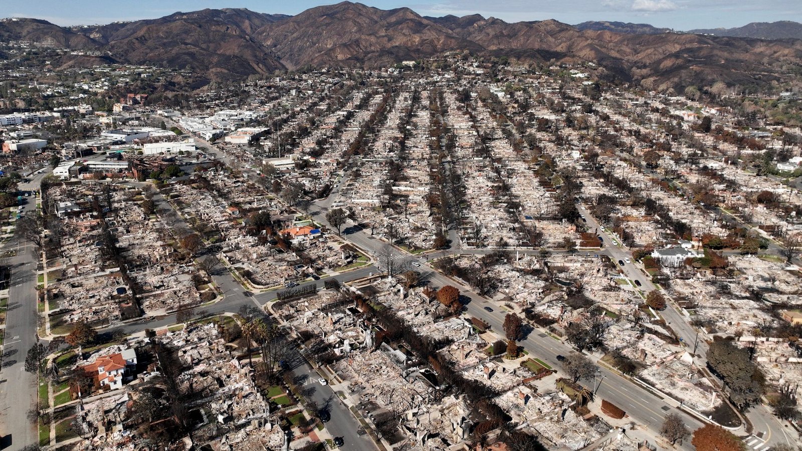 Im Januar 2025 hatten verheerende Brände ganze Viertel von Los Angeles verwüstet. (Archivbild)Foto: Jae C. Hong/AP/dpa