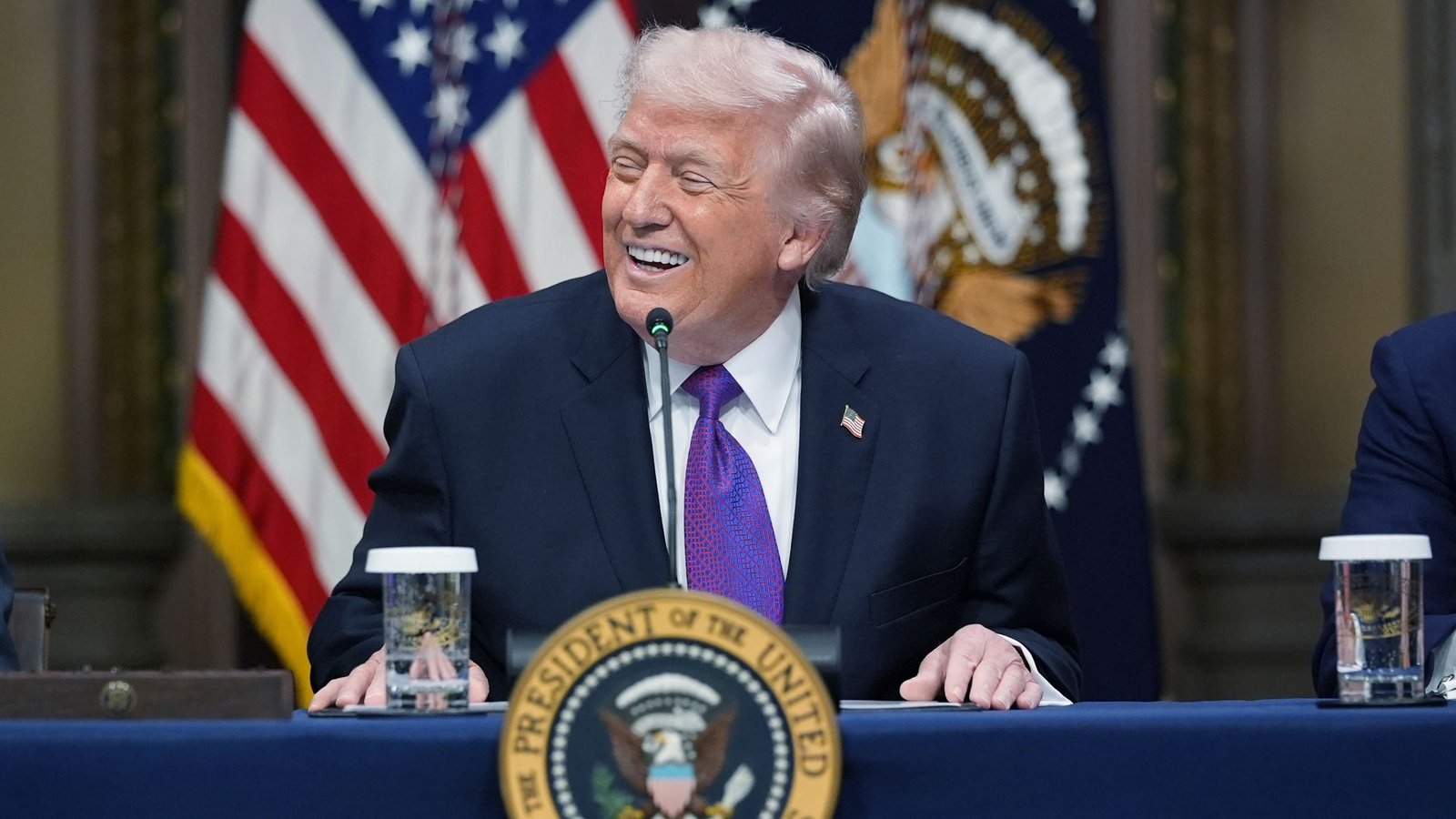 US-Präsident Trump verpflichtet Tech-Konzerne zu eigener Stromproduktion für Rechenzentren.Foto: Jacquelyn Martin/AP/dpa