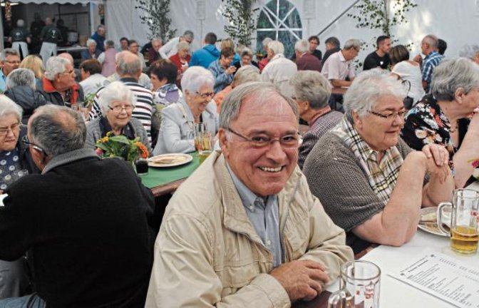 Volles Haus bei der Hocketse des OGV Illingen. Foto: Stahlfeld
