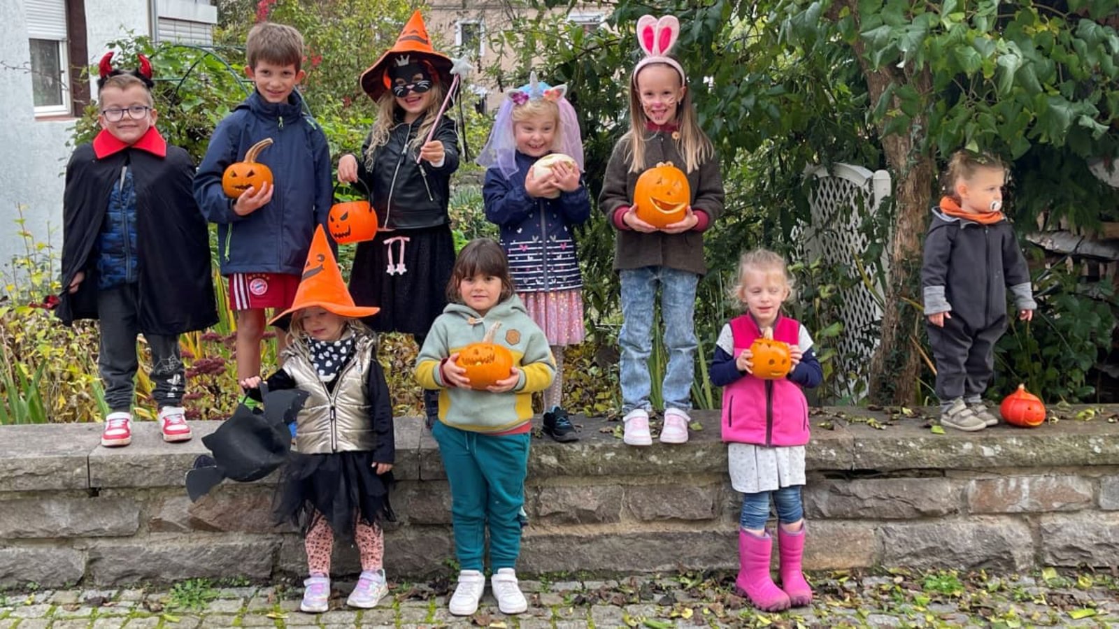 Halloween oder Kirbisingen? In manchen Gemeinden haben sich die Traditionen vermischt und ergänzt.René L. Laglstorfer Halloween oder Kirbisingen? In manchen Gemeinden haben sich die Traditionen vermischt und ergänzt.René L. Laglstorfer
