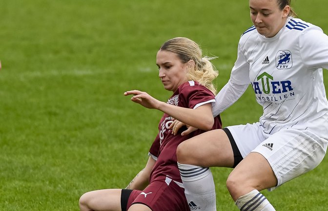 Die SGM Roßwag/Großglattbach mit Amelie Schmid (links) hat die Schlussphase bestimmt und mit 3:0 gewonnen. Archivfoto: Leitner