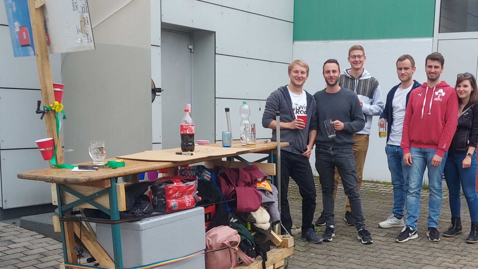 Beim OGV-Kleinglattbach waren am 1. Mai auch besondere Gruppen unterwegs, wie diese jungen Leute mit selbstgebasteltem „Bollerwagen“, berichtet Lothar Wunderlich zu seinem Schnappschuss. Beim OGV-Kleinglattbach waren am 1. Mai auch besondere Gruppen unterwegs, wie diese jungen Leute mit selbstgebasteltem „Bollerwagen“, berichtet Lothar Wunderlich zu seinem Schnappschuss.