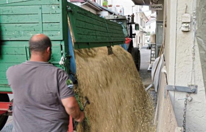 Endspurt bei der Ernte. Der Großteil des Getreides ist schon in den Mühlen – und es ist noch nicht mal August.  Foto: Arning