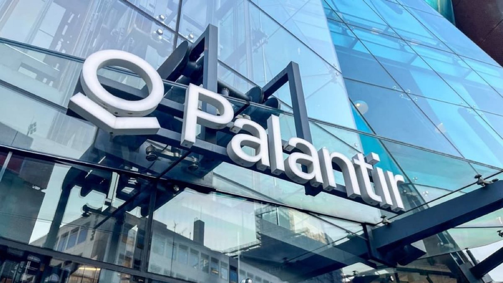 Software der Firma Palantir - unverzichtbar für die EnBW?slyellow/Shutterstock