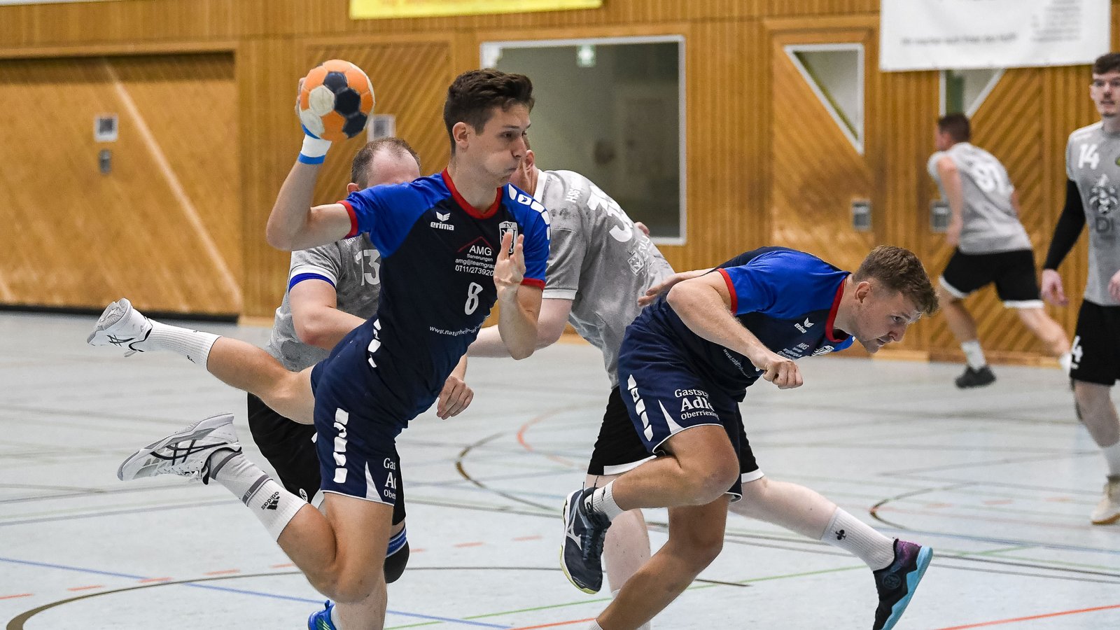 Durchgetankt hat sich Till Stadelmann (links) mit dem TSV Oberriexingen gegen die TSF Ditzingen II. Archivfoto: Leitner