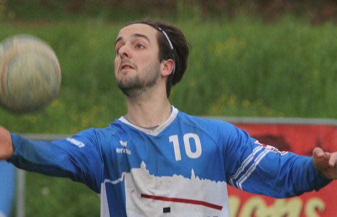 Auf die erste Abwehr und die Zuspiele von Max Winkler und den Faustballern des TV Vaihingen wird es beim Gastspiel des TVV beim TV Waldrennach besonders ankommen. <span class='image-autor'>Foto: Nachreiner</span>