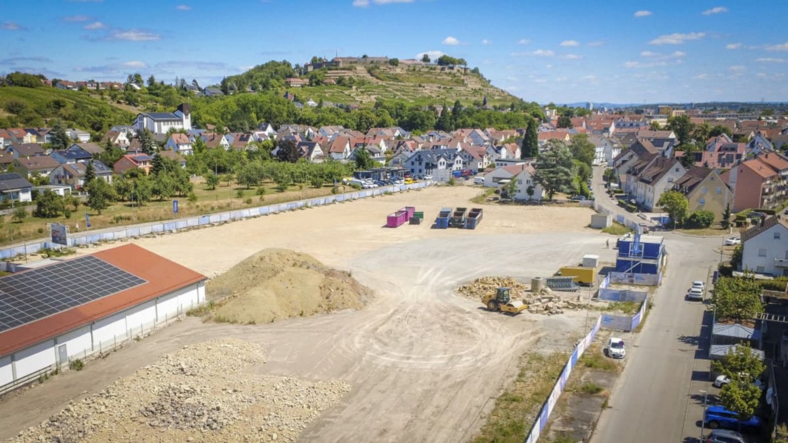 Im Westen von Asperg sollen 250 Wohnungen entstehen. Daran soll auch das schlechte Geschäftsjahr des Projektentwicklers nichts ändern.Simon Granville Im Westen von Asperg sollen 250 Wohnungen entstehen. Daran soll auch das schlechte Geschäftsjahr des Projektentwicklers nichts ändern.Simon Granville
