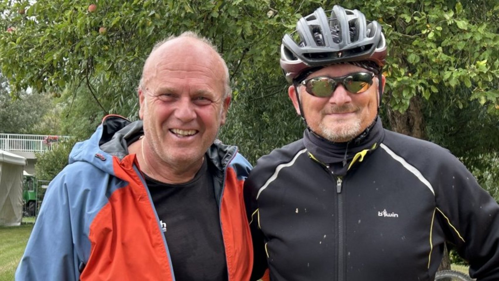 Geschafft: Holger Wagner (links) und Sven Nowak sind im Ziel angekommen.