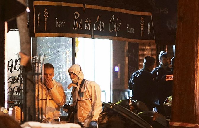 Polizisten und Spurenexperten nach dem Attentat im Bataclan am 13. November 2015<span class='image-autor'>Foto: imago/Zuma Press</span>