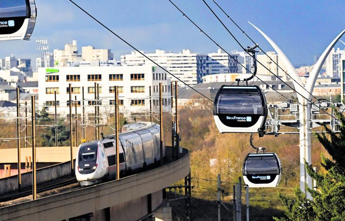 Im Großraum Paris ist seit Dezember 2025 eine Seilbahn als Ergänzung des öffentlichen Nahverkehrs im Einsatz.<span class='image-autor'>Foto: AFP/Julien de Rosa</span>