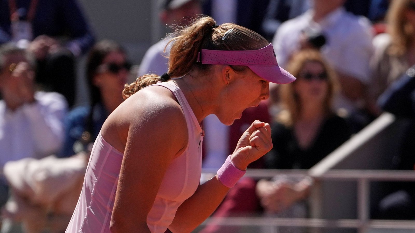 Konnte auch im Finale der French Open jubeln: Mirra Andrejewa.Foto: Thibault Camus/AP/dpa Konnte auch im Finale der French Open jubeln: Mirra Andrejewa.Foto: Thibault Camus/AP/dpa