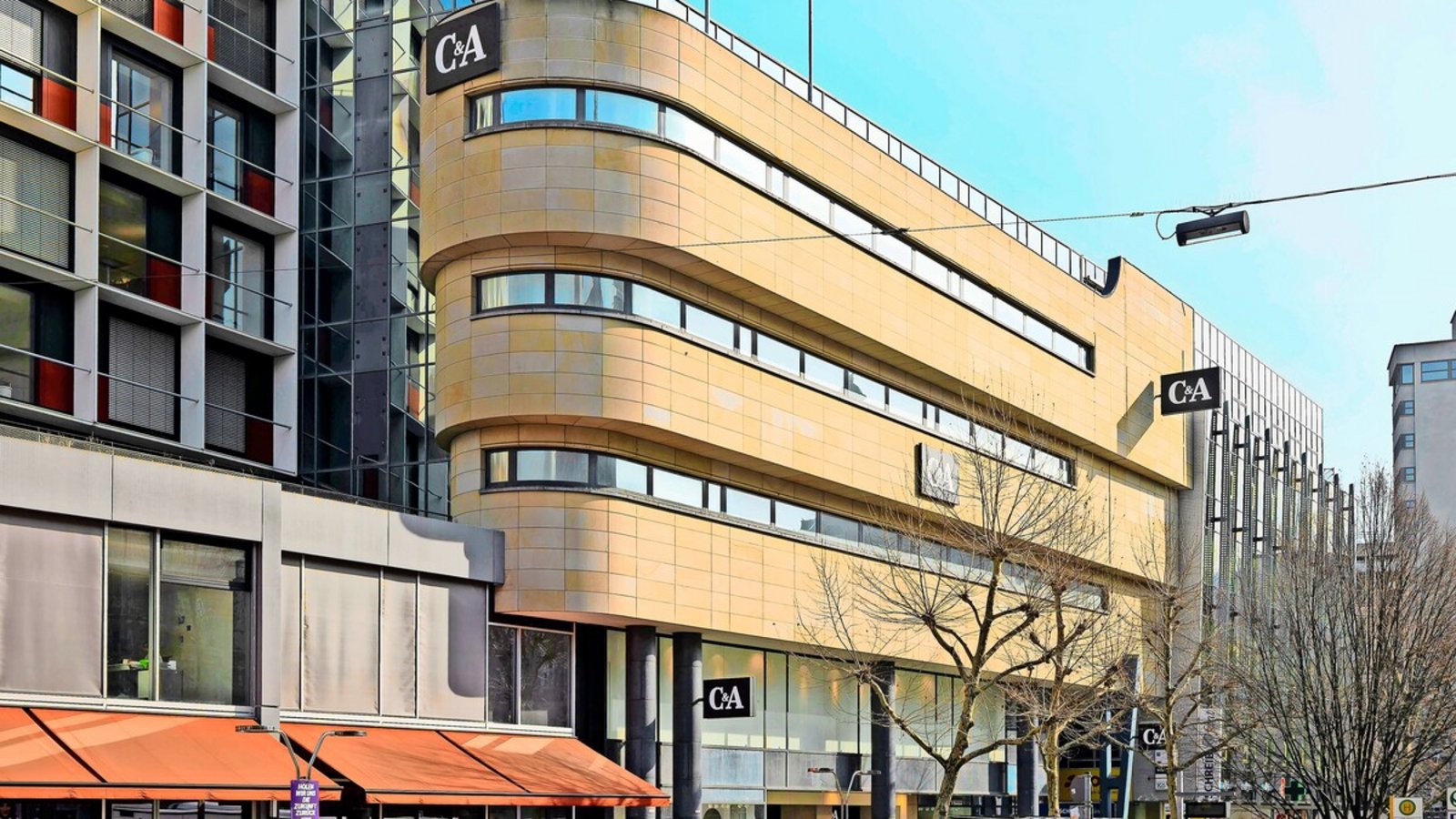 Die obersten Etagen an der Königstraße 47 sind schon geschlossen.Foto: Lg/Piechowski Die obersten Etagen an der Königstraße 47 sind schon geschlossen.Foto: Lg/Piechowski