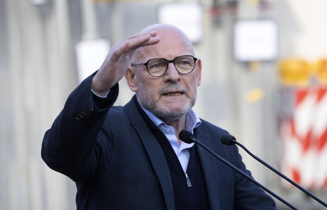 Winfried Hermann plant die Einführung einer LKW-Maut auf Landesstraßen.<span class='image-autor'>Foto: IMAGO/Horst Rudel</span>