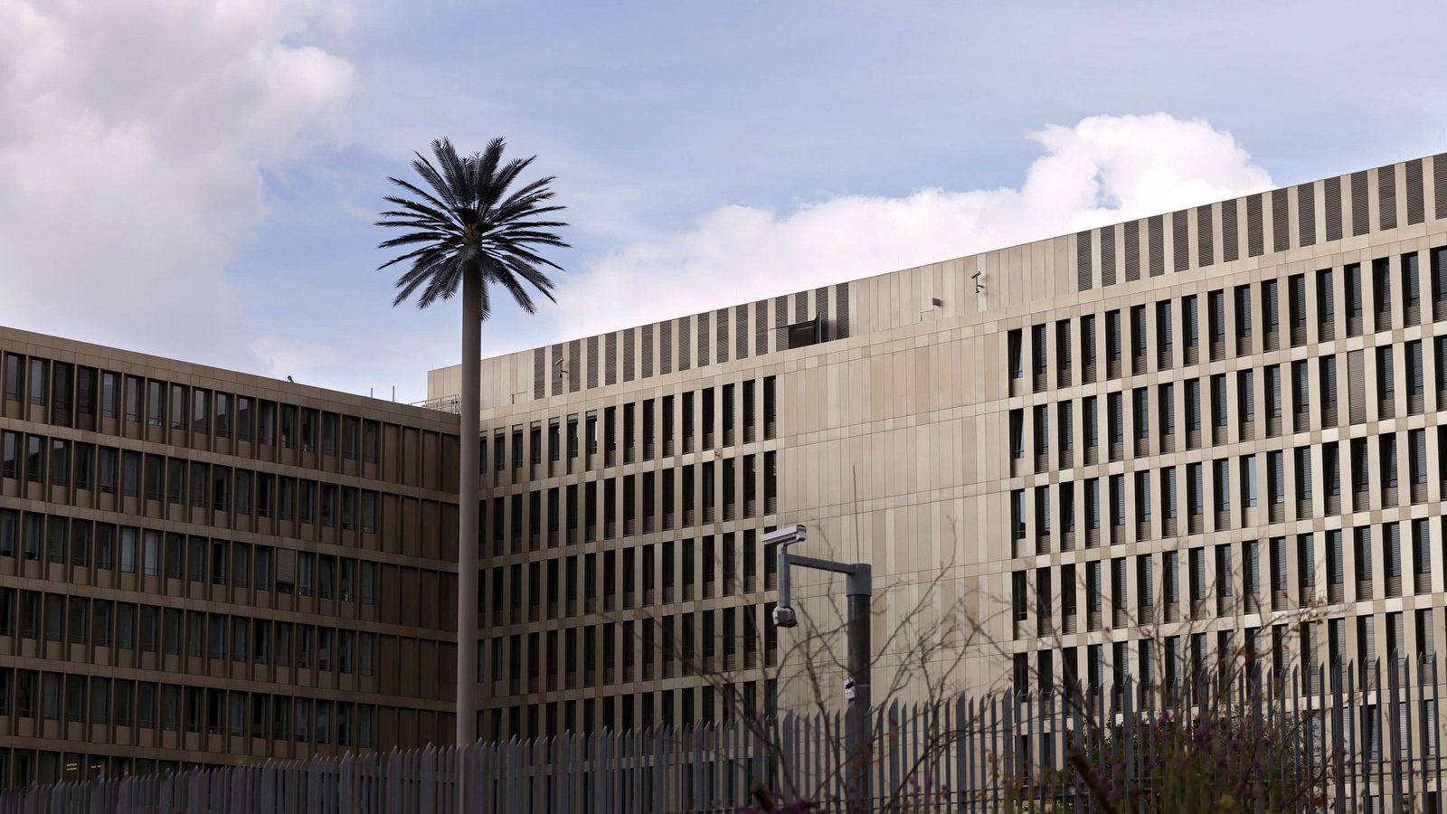 Auf dem Bild ist der Hauptsitz des Bundesnachrichtendienstes BND in Berlin zu sehen. (Archivbild)Foto: IMAGO/Panama Pictures/IMAGO/Christoph Hardt