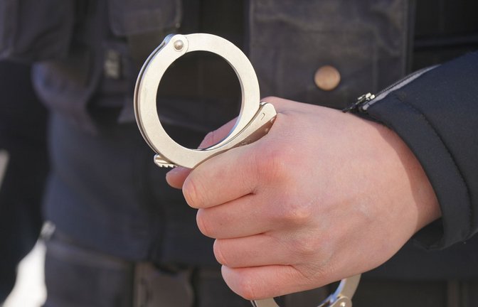 Der 18-Jährige wurde festgenommen. (Symbolbild)<span class='image-autor'>Foto: dpa/Marcus Brandt</span>