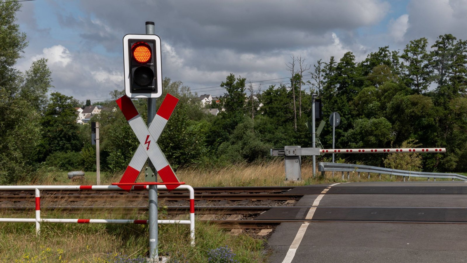 Ein 42-Jähriger ist am Samstag an einem Bahnübergang Willstätt-Legelshurst ums Leben gekommen (Symbolbild).Foto: IMAGO/W2Art/IMAGO/Thorsten Wagner