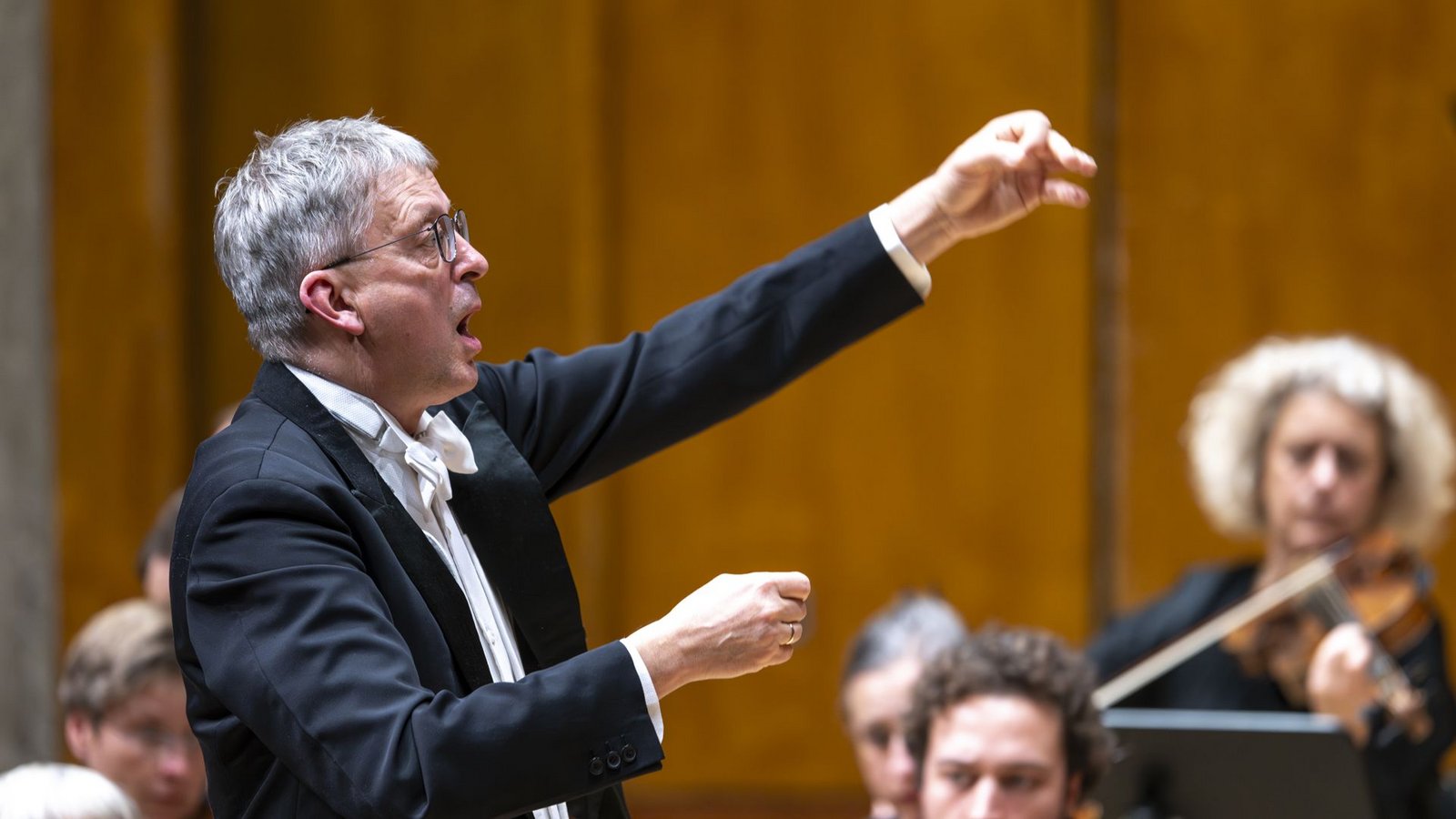 Hans-Christoph Rademann am Pult der ­Gaechinger Cantorey.Foto: Holger Schneider