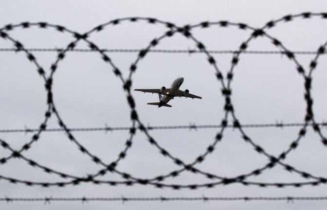 Gibt es bald Abschiebeflüge nach Afghanistan und Syrien?<span class='image-autor'>Foto: dpa/Julian Stratenschulte</span>