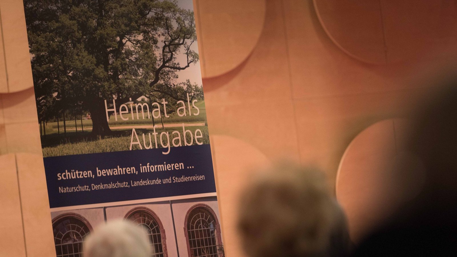 Heimat als Aufgabe – dazu gehört für den Schwäbischen Heimatbund auch der Schutz der freiheitlich-demokratischen Grundordnung.Foto: Lichtgut/Max Kovalenko