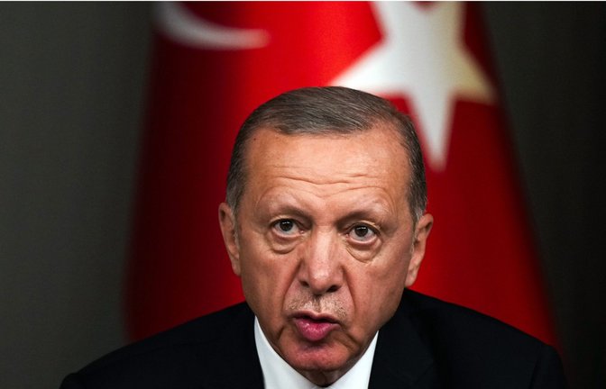 Im Kampf um die Macht sei dem türkischen Präsidenten jedes Mittel recht, sagen Kritiker.<span class='image-autor'>Foto: Francisco Seco/AP/dpa</span>