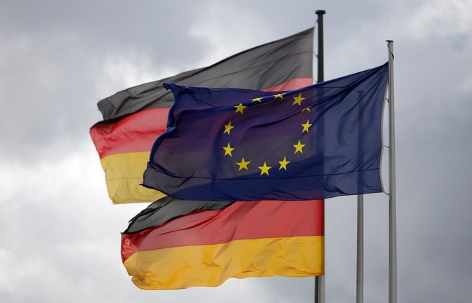 Deutschlandweit werden am 9. Mai die Flaggen gehisst.<span class='image-autor'>Foto: dpa/Kay Nietfeld</span>