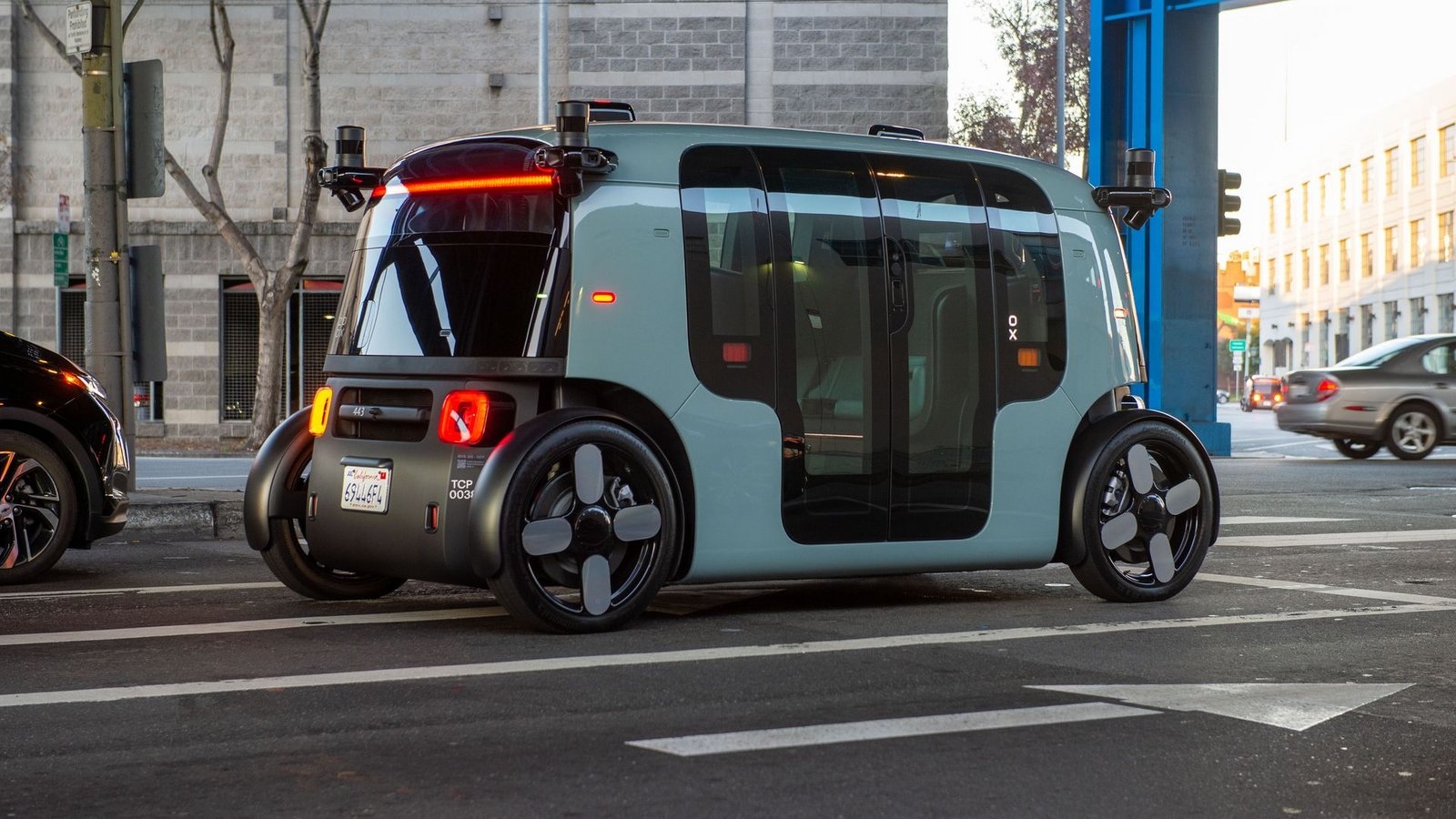 Die Wagen von Zoox haben weder Lenkrand, noch Pedale.Foto: Andrej Sokolow/dpa