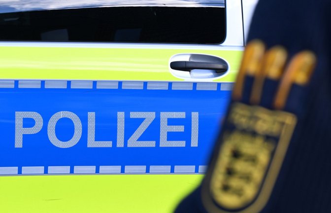 Die Beamten brachten den Mann in eine Fachklinik. (Symbolbild)<span class='image-autor'>Foto: dpa/Bernd Weißbrod</span>
