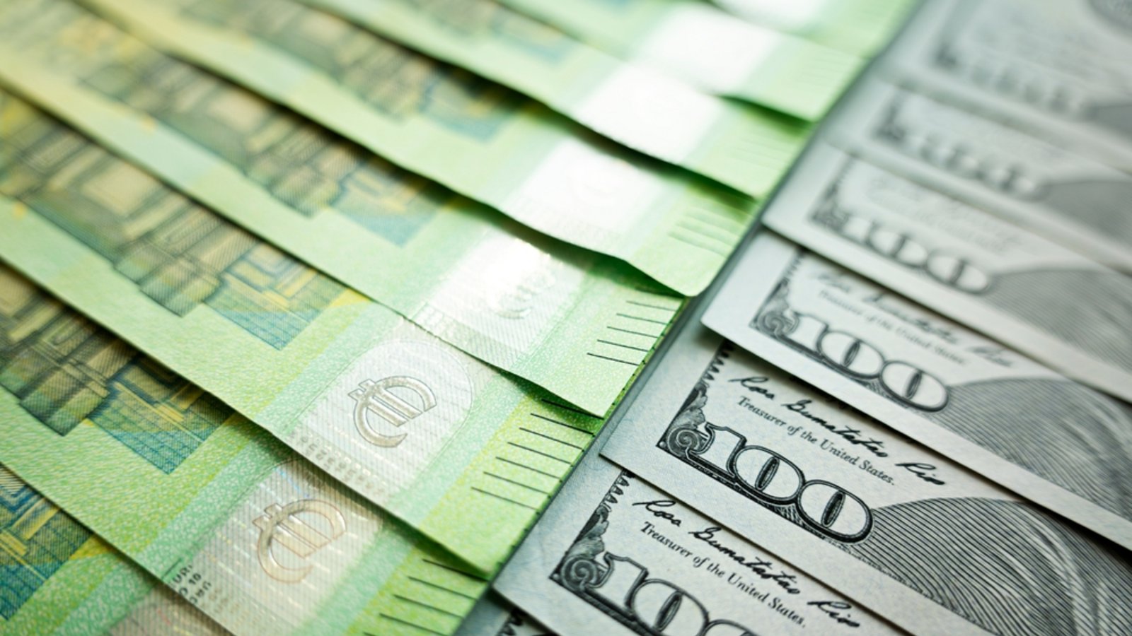 Der Euro ist aktuell stärker als der US-Dollar.Foto: Melnikov Dmitriy / shutterstock.com