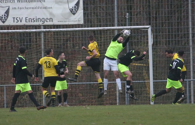Der TSV Enzweihingen (grüne Hosen) hat bis auf das Spiel in Ensingen bislang ausschließlich Siege eingefahren. Jetzt geht es gegen Wiernsheim und Illingen II. <span class='image-autor'>Foto: Küppers</span>