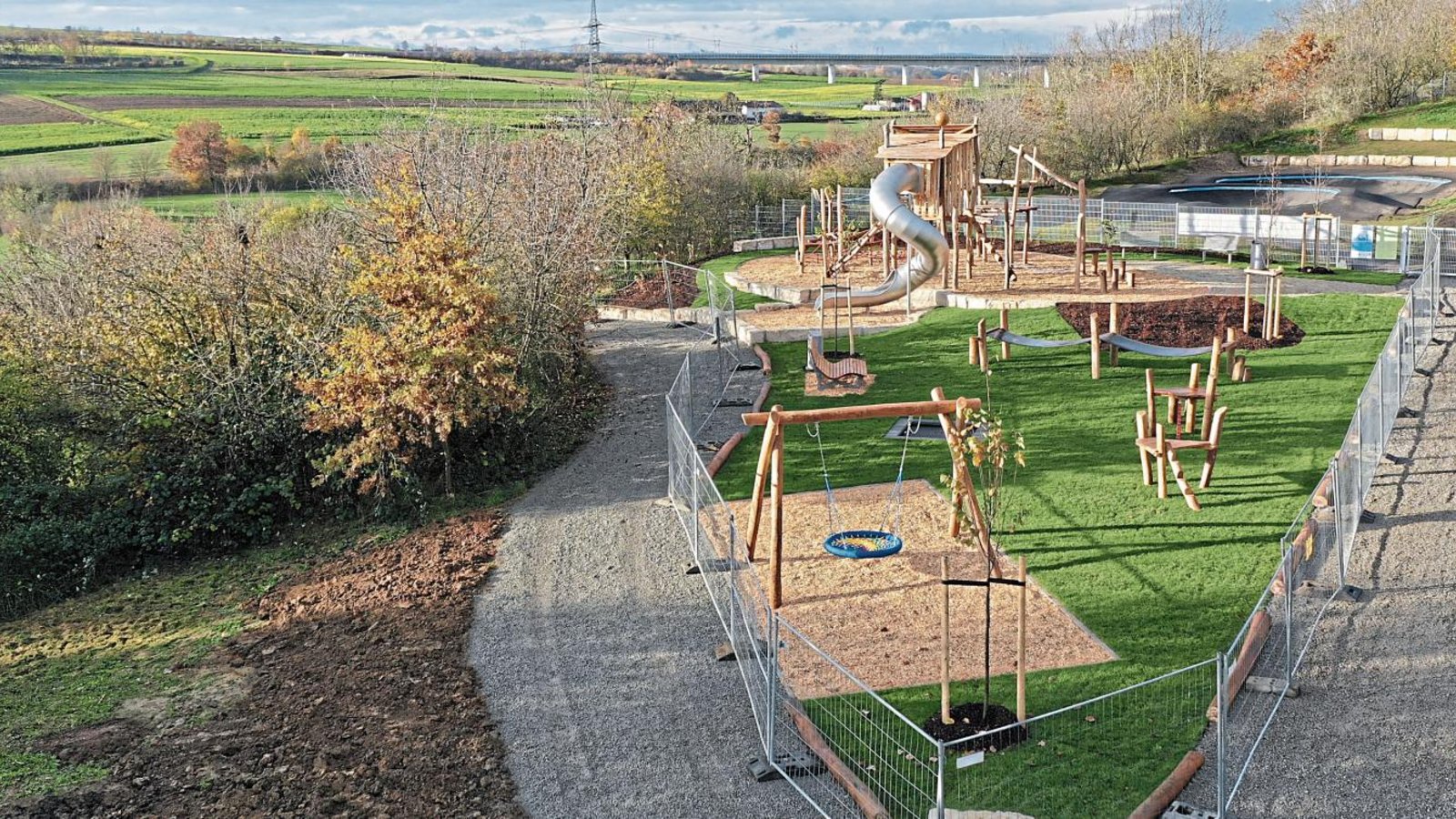 „Das ist mein Lieblingsprojekt dieses Jahr“, sagt Oberriexingens Bürgermeister Frank Wittendorfer über den 2019 eröffneten und schon sehr beliebten Funpark. Hier fungierte der Schultes auch als Bauleiter. Fotos: Banholzer, p „Das ist mein Lieblingsprojekt dieses Jahr“, sagt Oberriexingens Bürgermeister Frank Wittendorfer über den 2019 eröffneten und schon sehr beliebten Funpark. Hier fungierte der Schultes auch als Bauleiter. Fotos: Banholzer, p